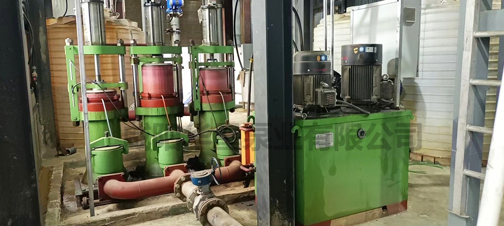 壓濾機柱塞泵三缸泵現(xiàn)場使用圖片 陶瓷柱塞泥漿泵三缸泵流量150立方